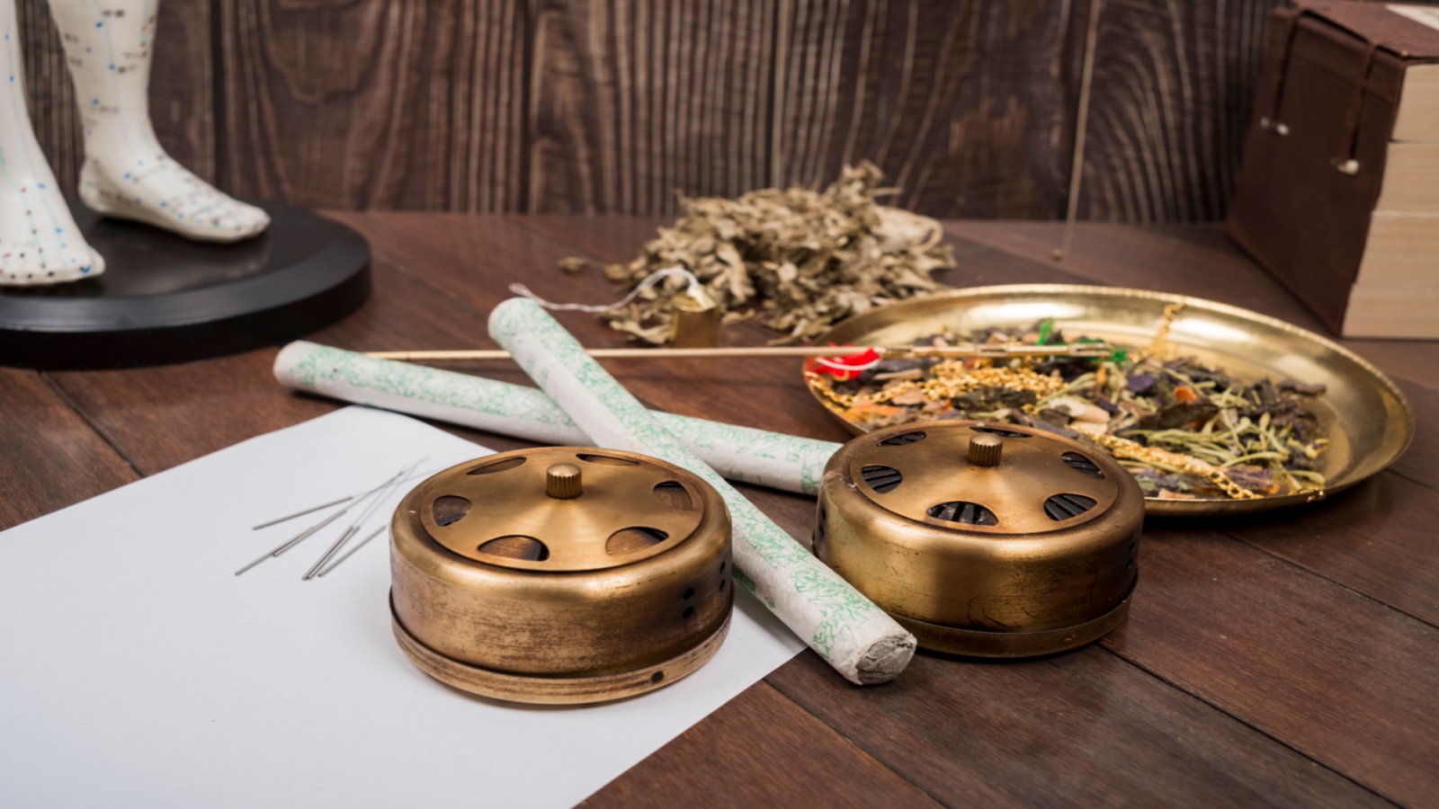 Moxibustion, traditional Chinese medicine, traditional Chinese doctor work scene