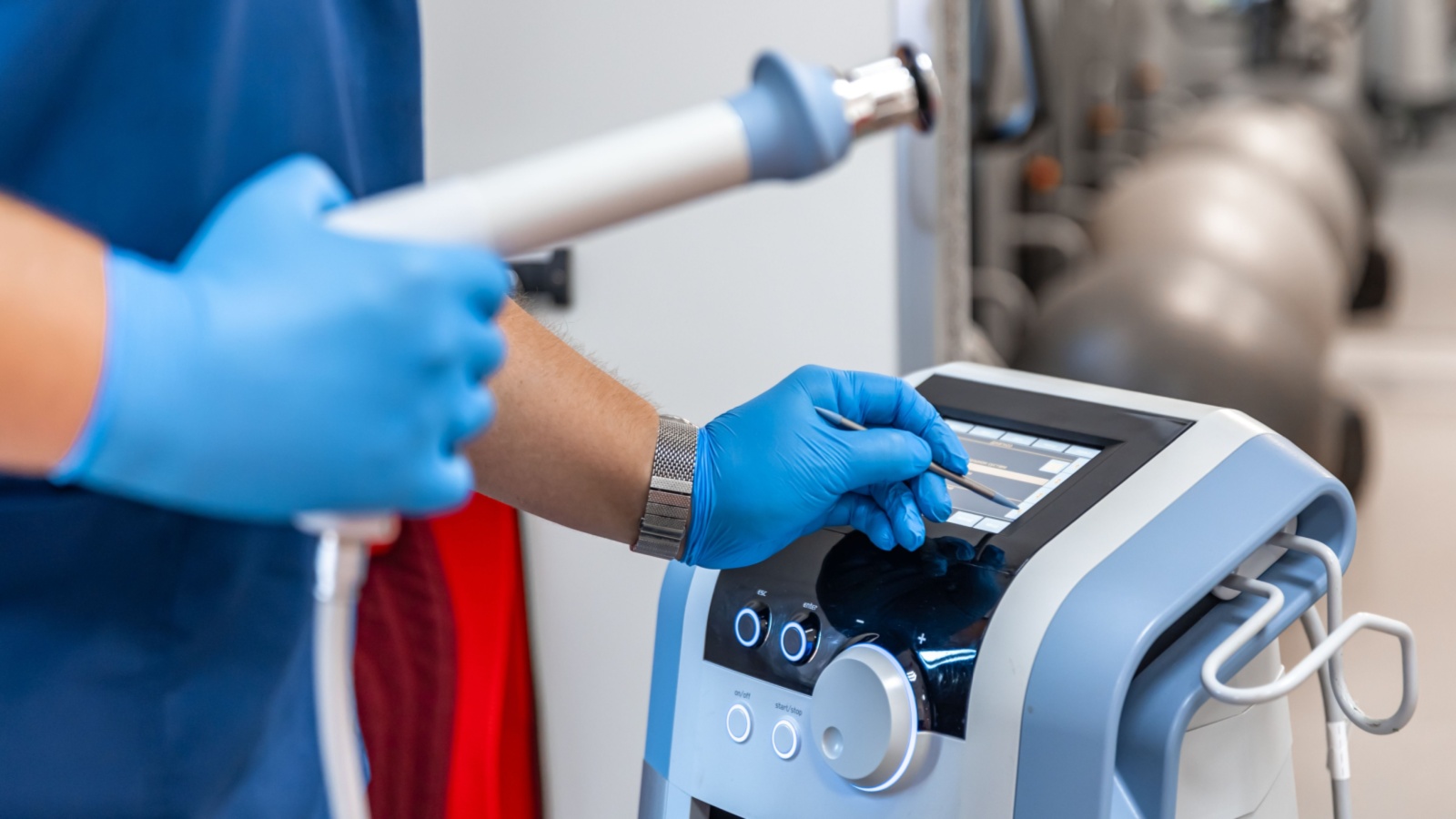 Shock wave therapy device