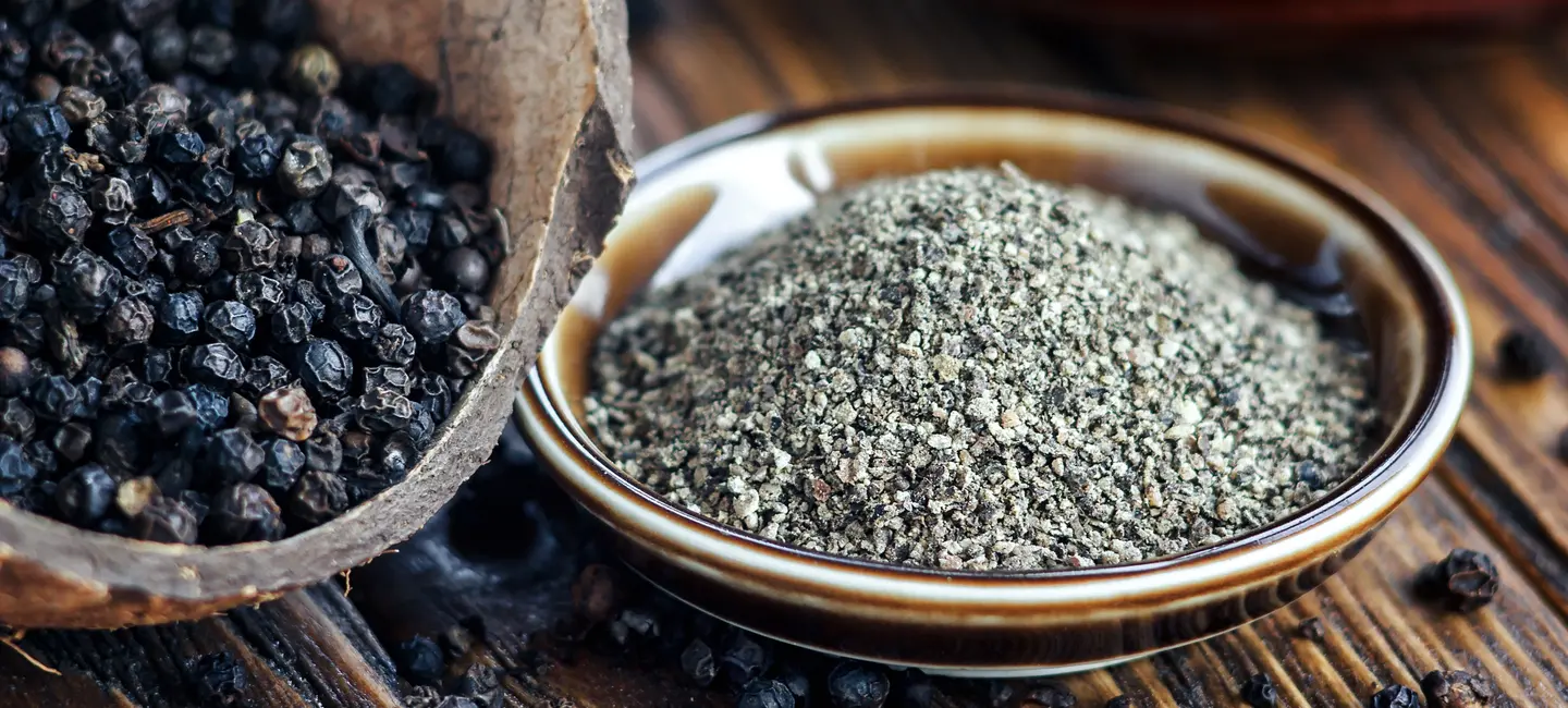 Black Pepper seeds and powder