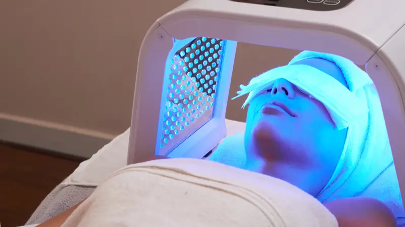 shutterstock 1151064218 blue light therapy on woman