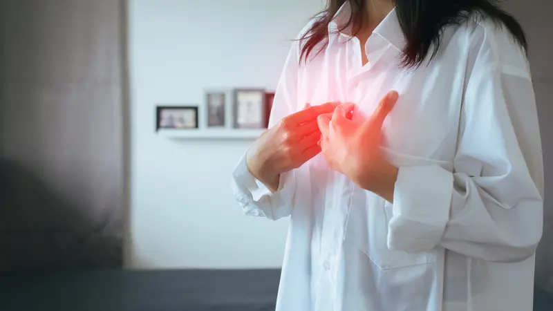 woman having or symptomatic reflux acids woman having or symptomatic reflux acids