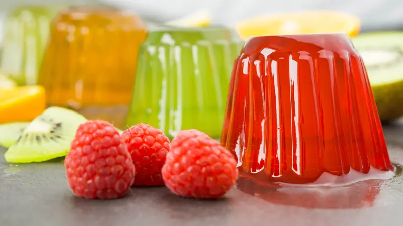 Delicious and refreshing gelatin of assorted fruits (lemon, raspberry, kiwi, banana and orange) Delicious and refreshing gelatin of assorted fruits (lemon, raspberry, kiwi, banana and orange)