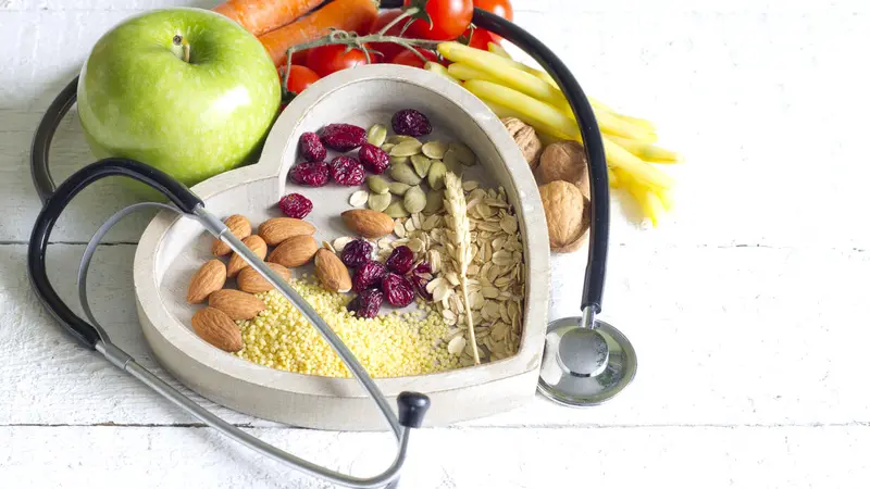 Stethoscope and heart healthy foods