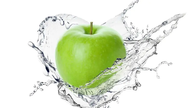 Apple splashing through water