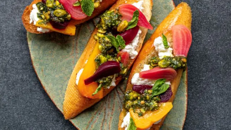 Marinated Beets and Goat Cheese Crostini Marinated Beets and Goat Cheese Crostini