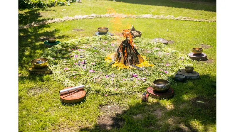 Setting for a friendship fire Setting for a friendship fire