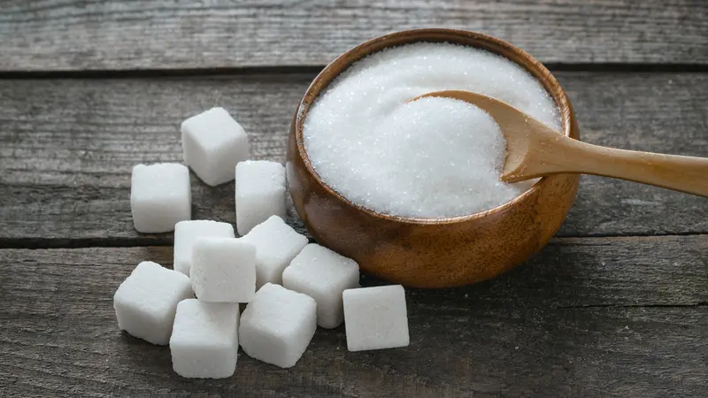 sugar cubes in wooden dish