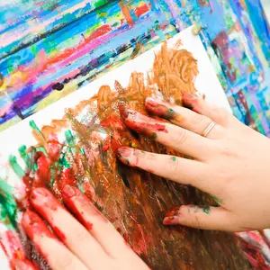 hands painting