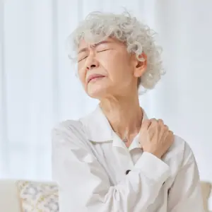 Elderly woman experiencing chronic shoulder pain